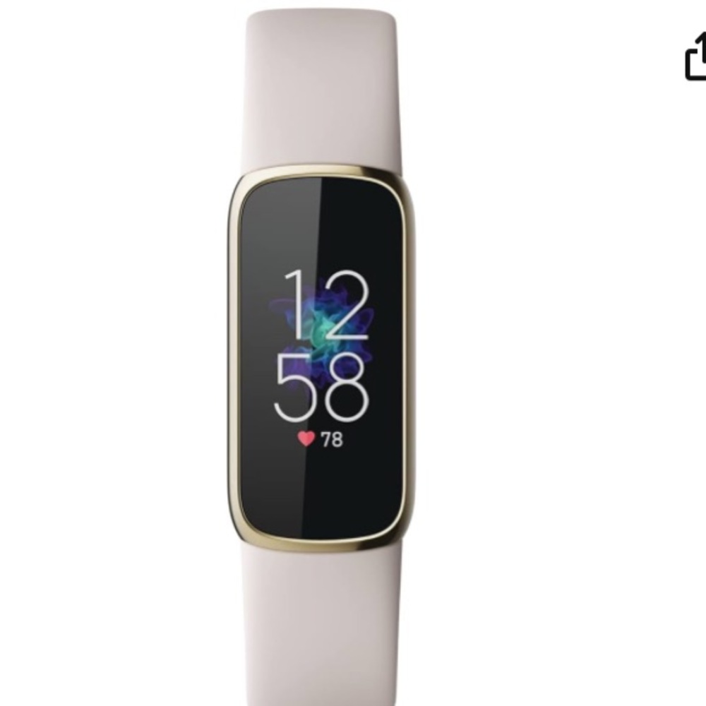 Fitbit Luxe in Lunar White / Soft Gold